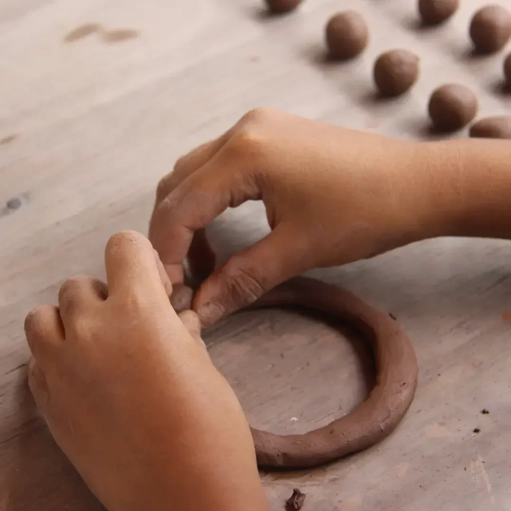 El Arte Saludable: Los Beneficios del Taller de Cerámica al Horno