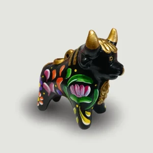 Torito de pucará negro mediano